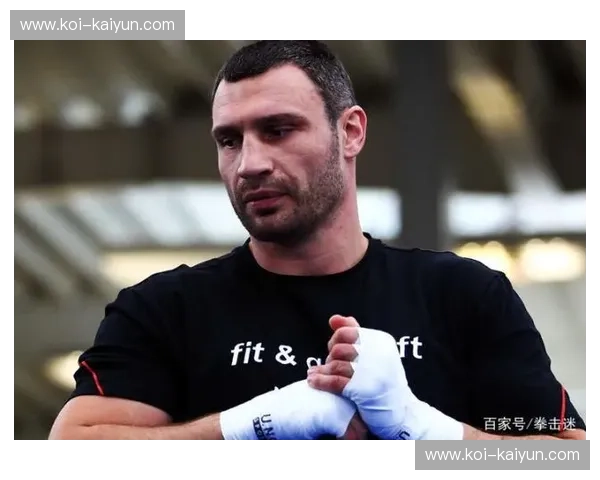 东方巨兽与“钢锤博士”的终极博弈：董建军vs克里琴科，谁才是重量级拳坛的真神？